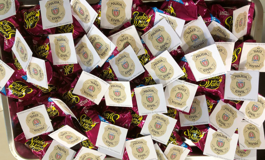 Bombons distribuídos aos alunos