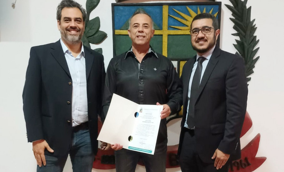 Policial civil recebe homenagem do Legislativo em Quatro Barras
