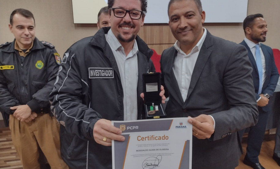 PCPR realiza entrega de medalhas para policiais civis em Francisco Beltrão