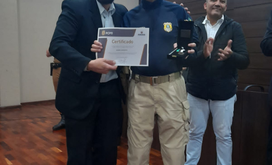 PCPR realiza entrega de medalhas para policiais civis em Ponta Grossa