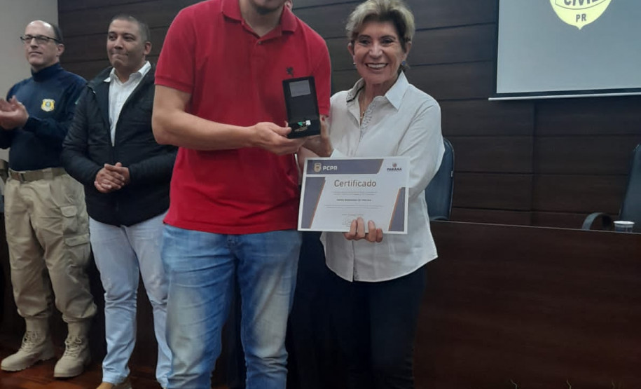 PCPR realiza entrega de medalhas para policiais civis em Ponta Grossa
