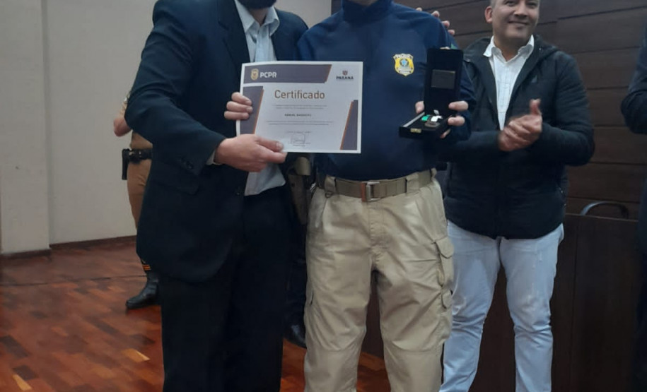 PCPR realiza entrega de medalhas para policiais civis em Ponta Grossa