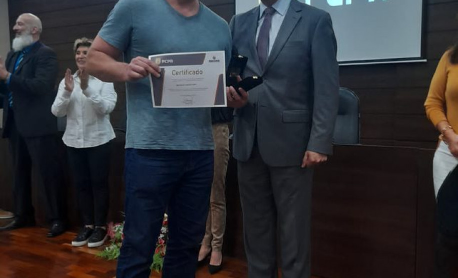 PCPR realiza entrega de medalhas para policiais civis em Ponta Grossa