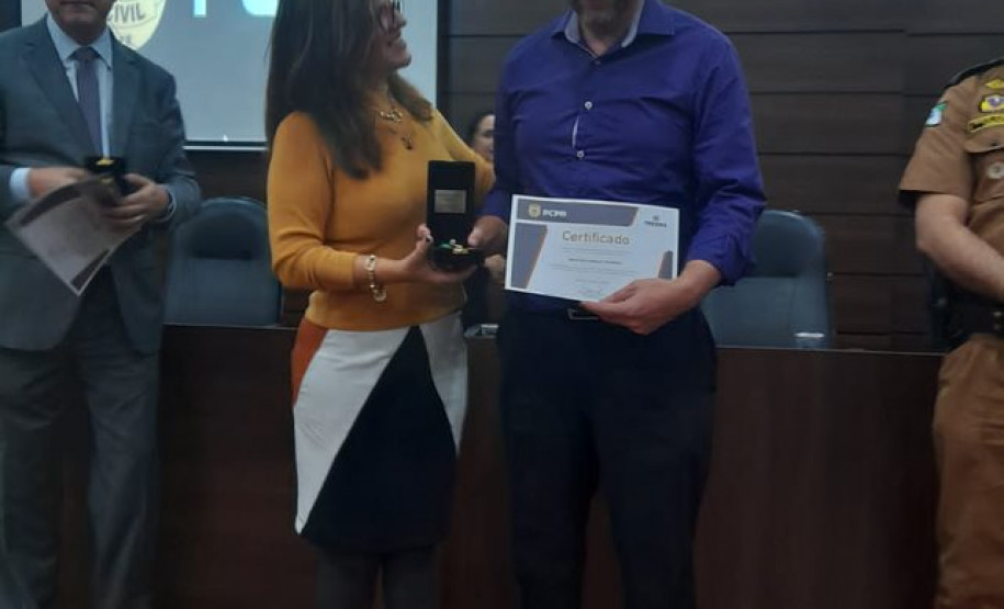 PCPR realiza entrega de medalhas para policiais civis em Ponta Grossa