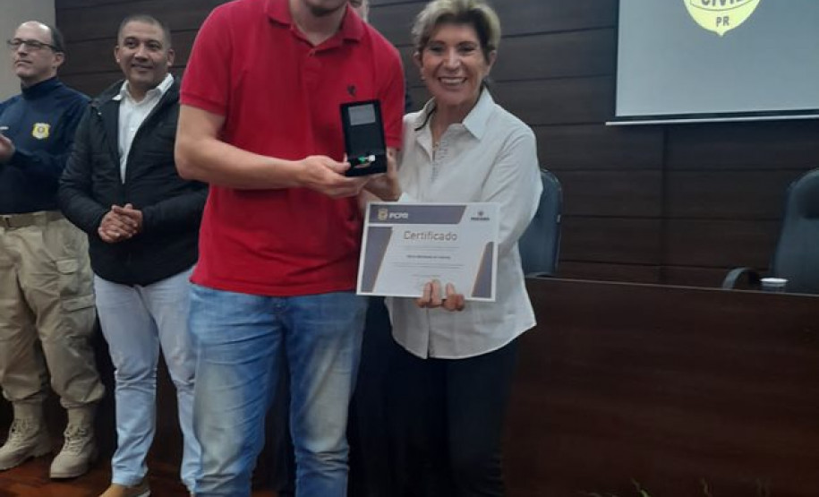 PCPR realiza entrega de medalhas para policiais civis em Ponta Grossa