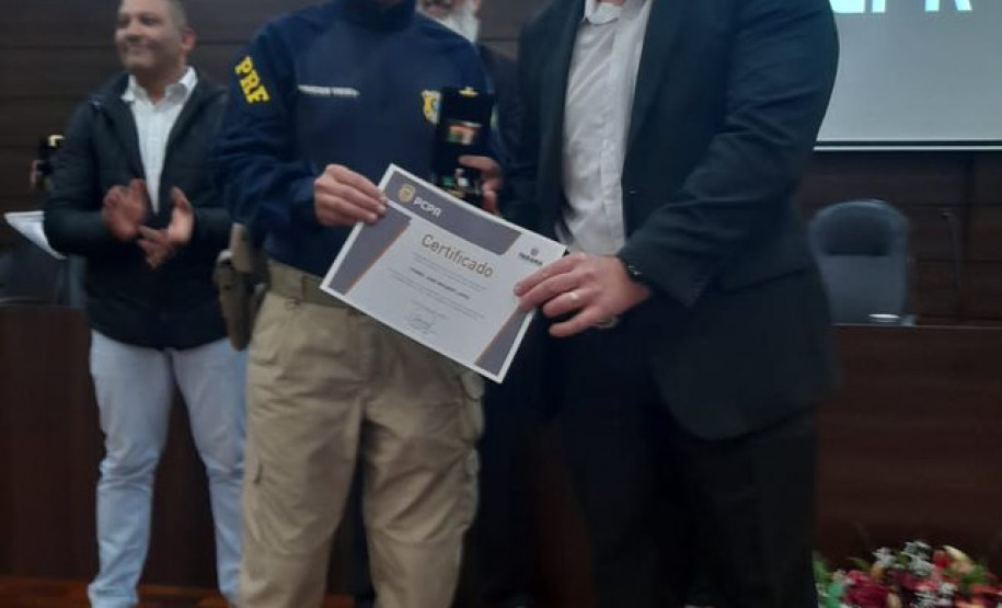 PCPR realiza entrega de medalhas para policiais civis em Ponta Grossa