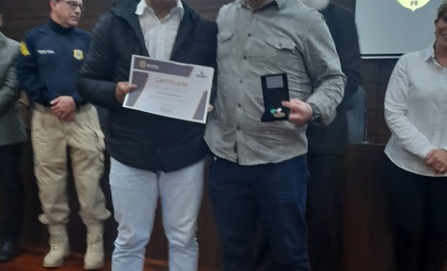 PCPR realiza entrega de medalhas para policiais civis em Ponta Grossa