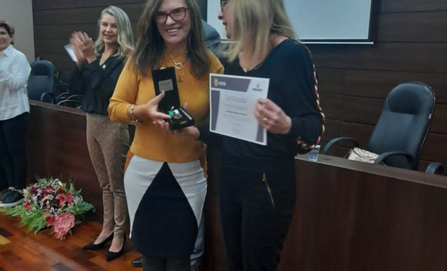 PCPR realiza entrega de medalhas para policiais civis em Ponta Grossa