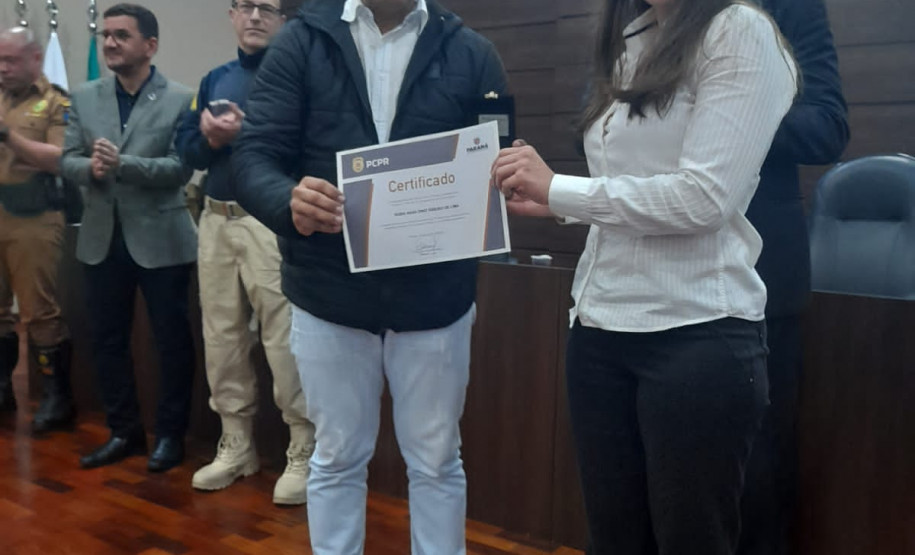 PCPR realiza entrega de medalhas para policiais civis em Ponta Grossa