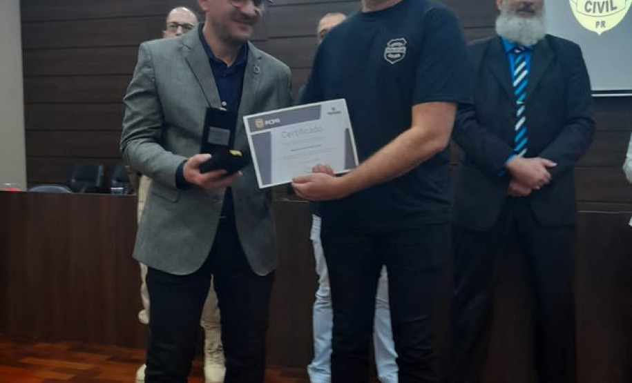 PCPR realiza entrega de medalhas para policiais civis em Ponta Grossa
