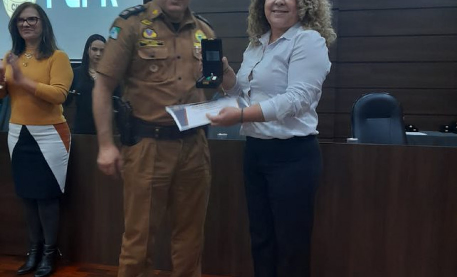 PCPR realiza entrega de medalhas para policiais civis em Ponta Grossa