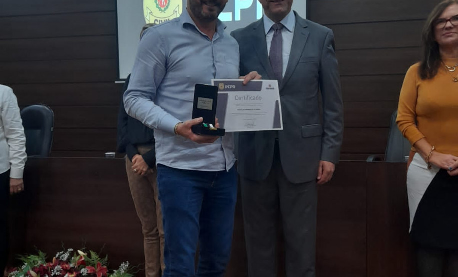PCPR realiza entrega de medalhas para policiais civis em Ponta Grossa