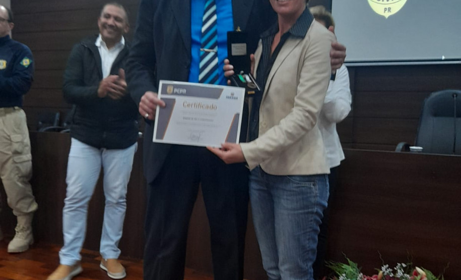 PCPR realiza entrega de medalhas para policiais civis em Ponta Grossa