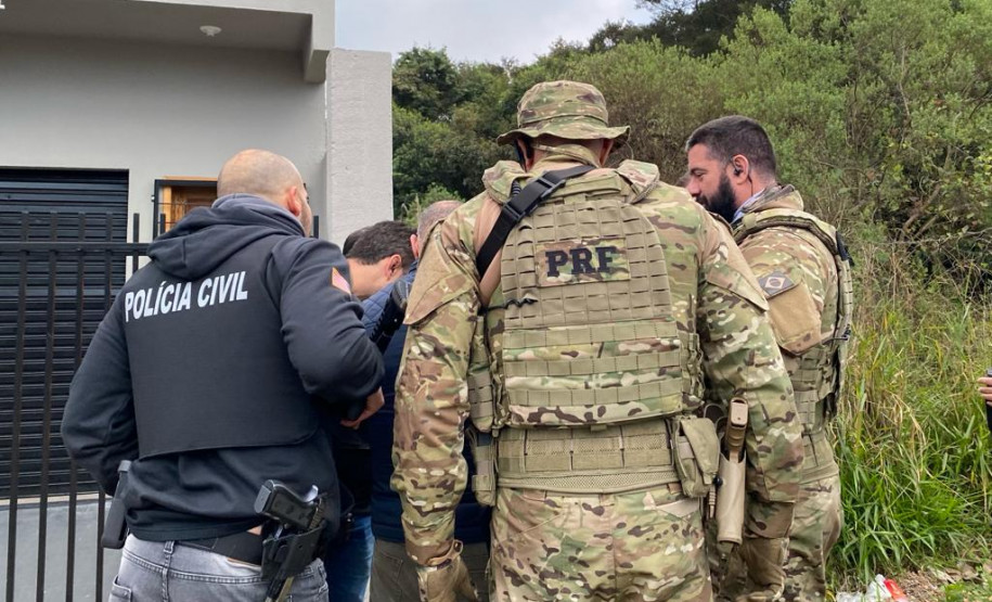 PCPR e PRF prendem cinco integrantes de organização criminosa envolvida em roubos de cargas