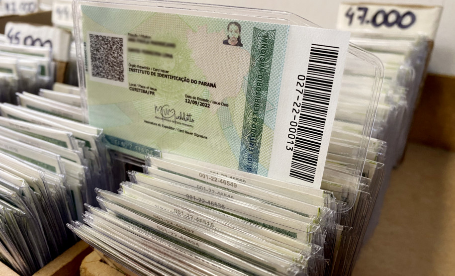 Centenas de rgs organizados em caixas