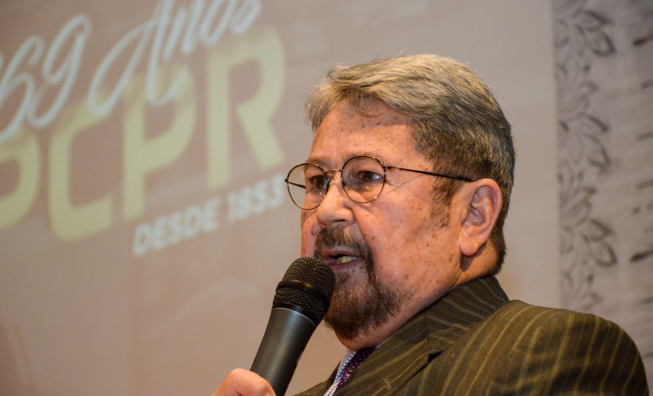 PCPR parabeniza delegado pelos 52 anos de serviço à instituição