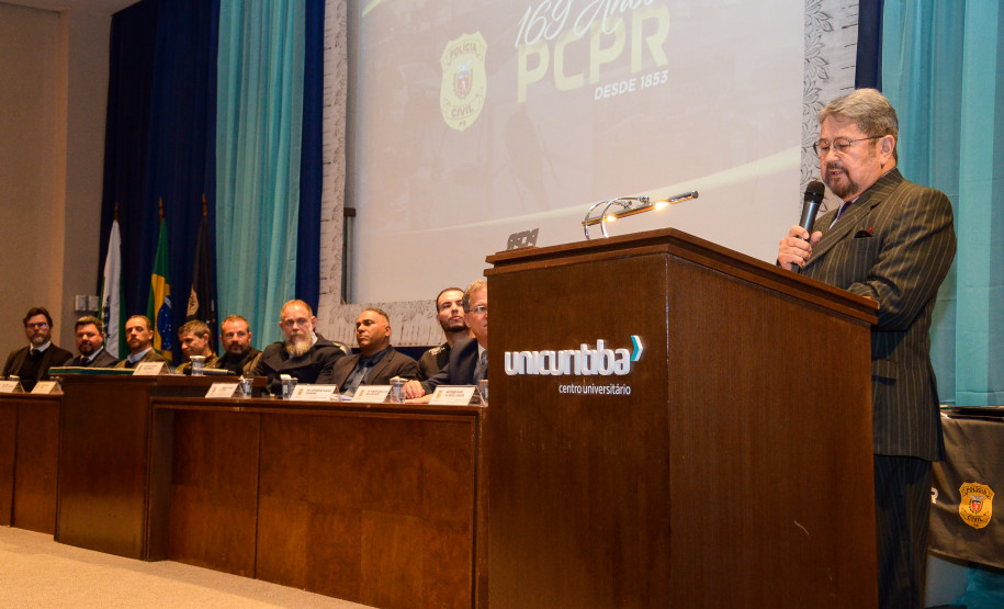 PCPR parabeniza delegado pelos 52 anos de serviço à instituição