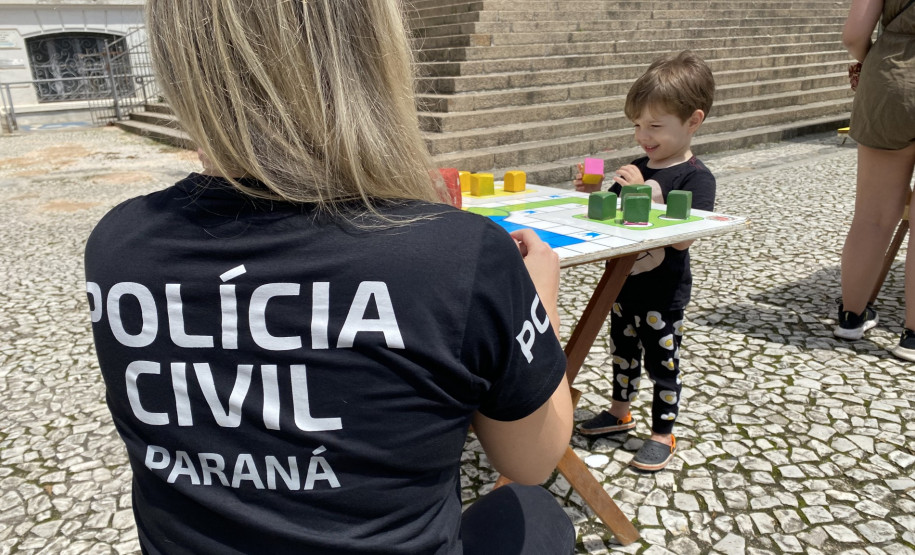 PCPR na Comunidade participa de evento de orientações a imigrantes e refugiados em Curitiba