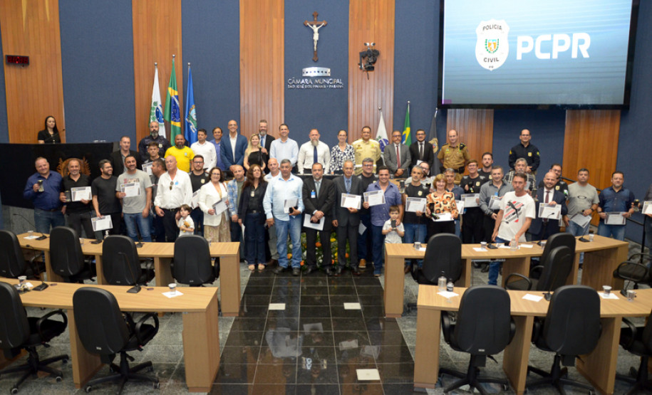 PCPR realiza entrega de medalhas para servidores da Região Metropolitana de Curitiba