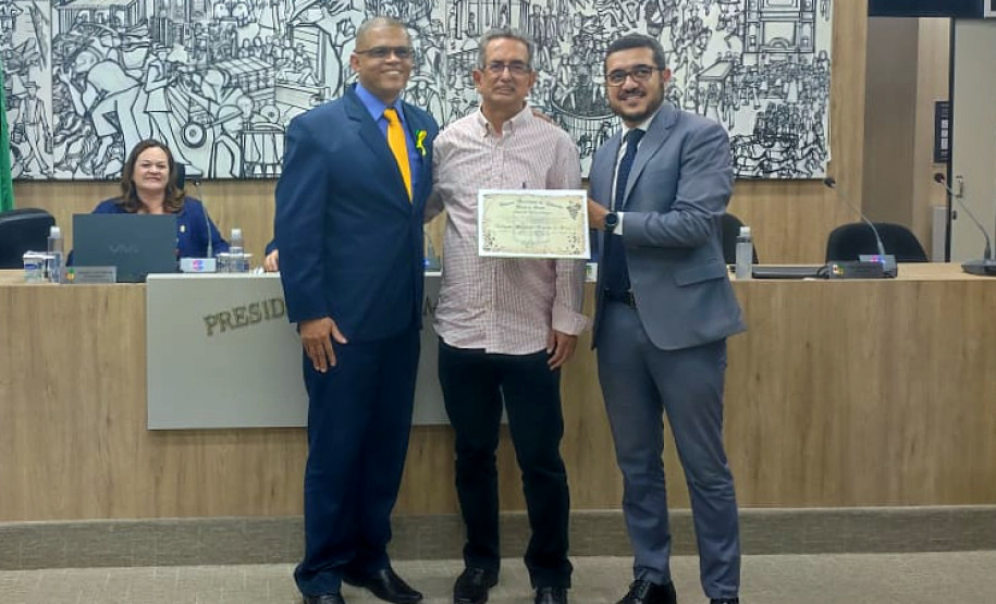 Delegado da PCPR recebe homenagem do legislativo de Colombo