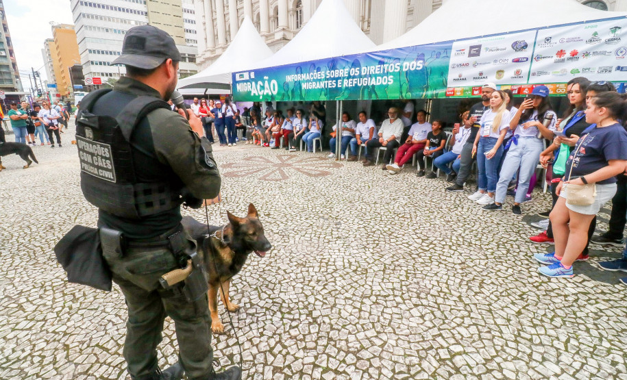 PCPR na Comunidade participa de evento de orientações a imigrantes e refugiados em Curitiba