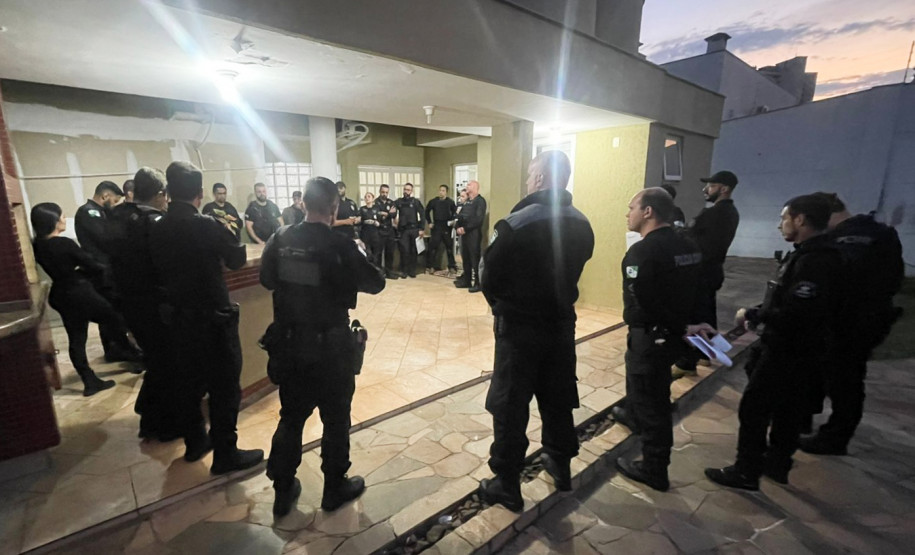 Diversos policiais reunidos para operação