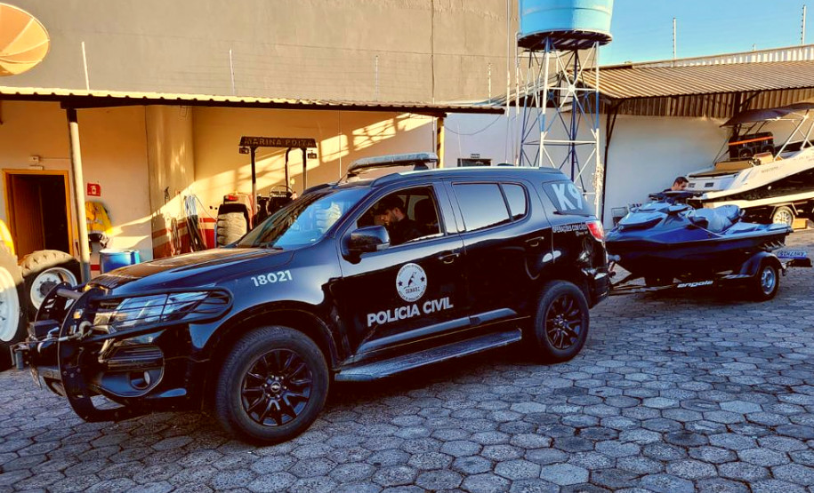 Viatura da polícia civil no local da apreensão