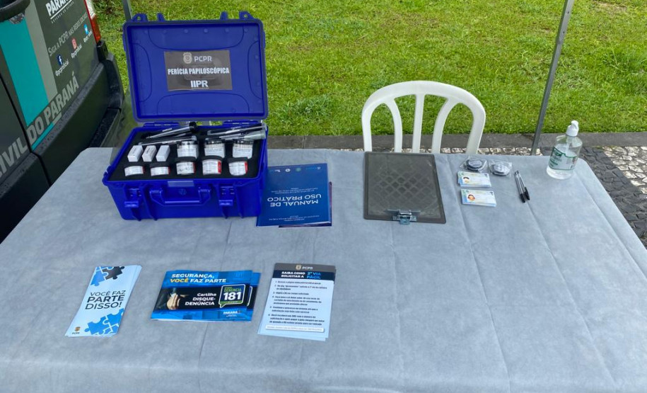 PCPR atende veranistas com van na orla de Matinhos