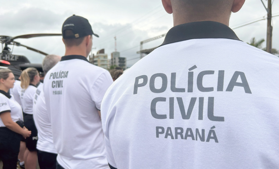 Diversos policiais civis reunidos