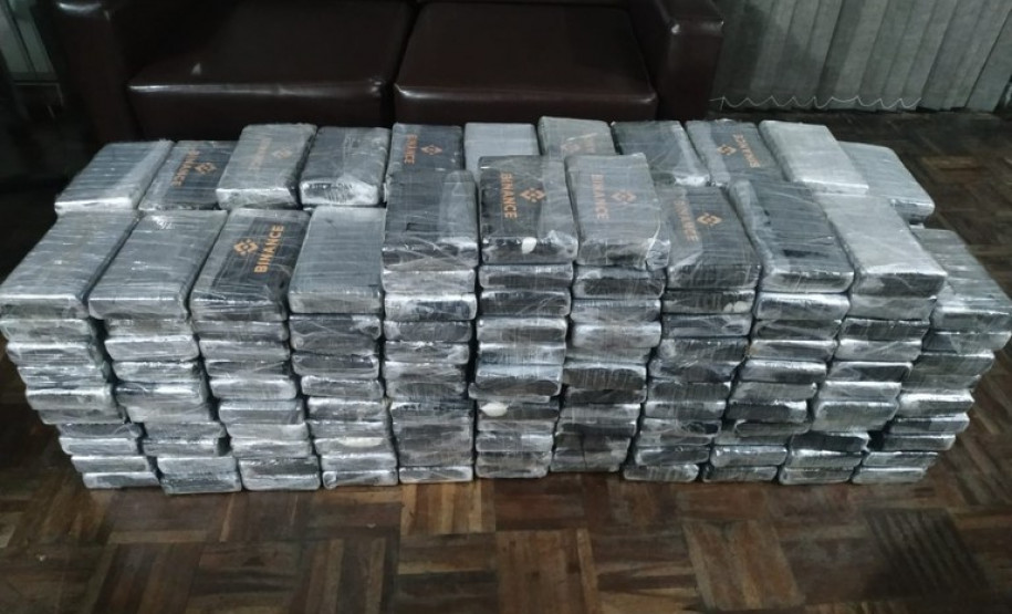 PCPR e PF apreendem 262 quilos de cocaína e prendem quatro pessoas em Paranaguá