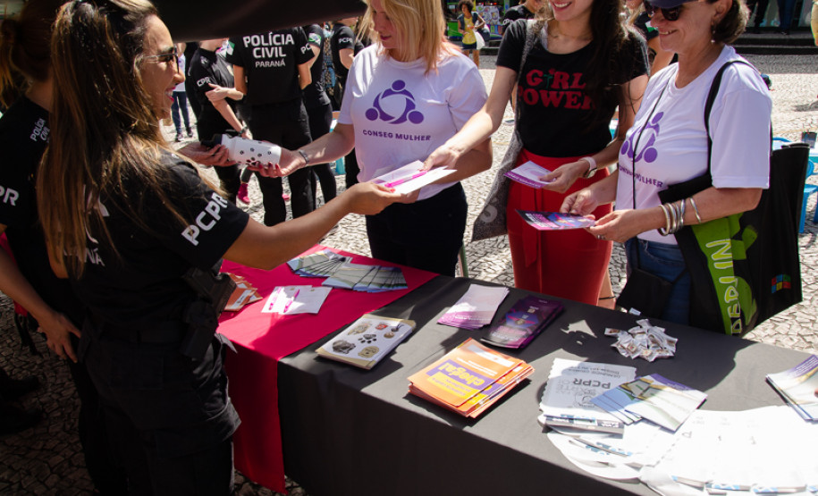PCPR realiza evento Mulheres em Ação na praça Rui Barbosa em Curitiba
