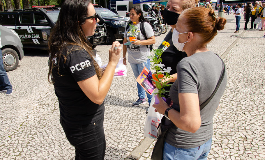 PCPR realiza evento Mulheres em Ação na praça Rui Barbosa em Curitiba