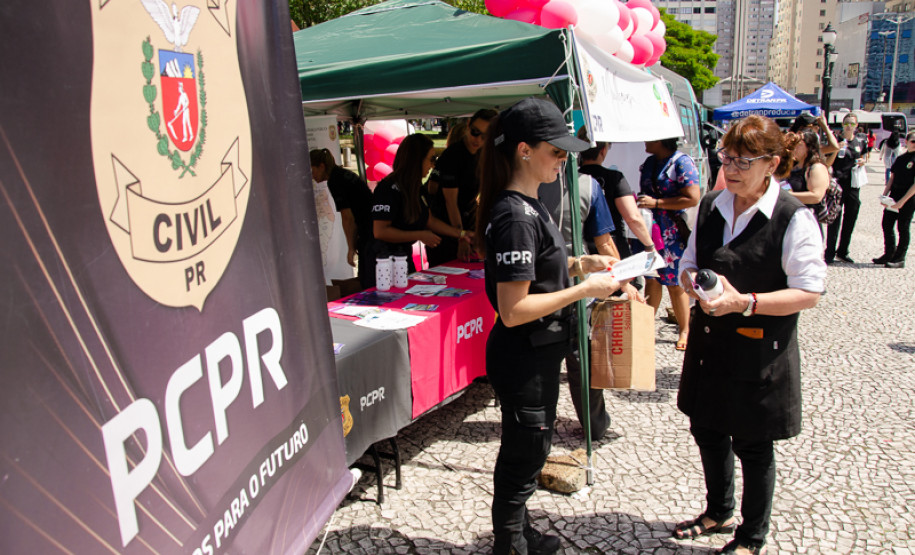 PCPR realiza evento Mulheres em Ação na praça Rui Barbosa em Curitiba