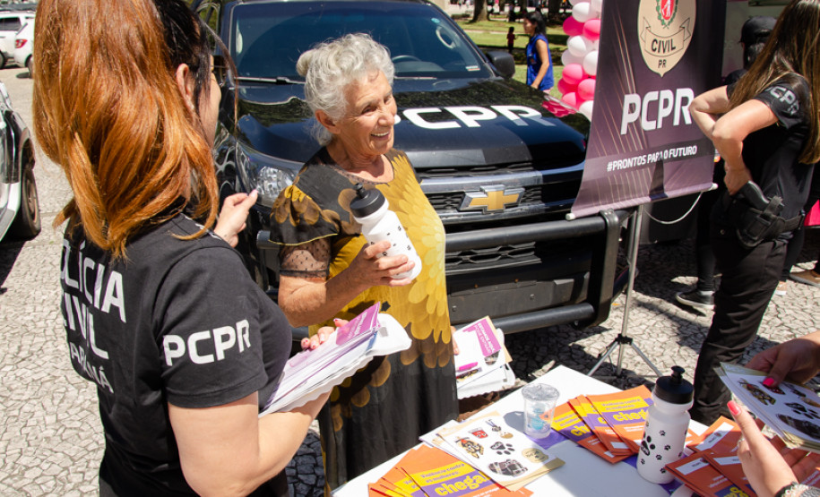 PCPR realiza evento Mulheres em Ação na praça Rui Barbosa em Curitiba