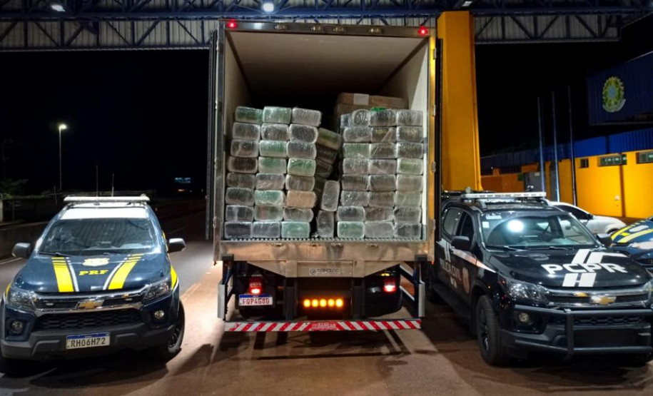 PCPR e PRF apreendem mais de 1,9 toneladas de maconha em Cascavel