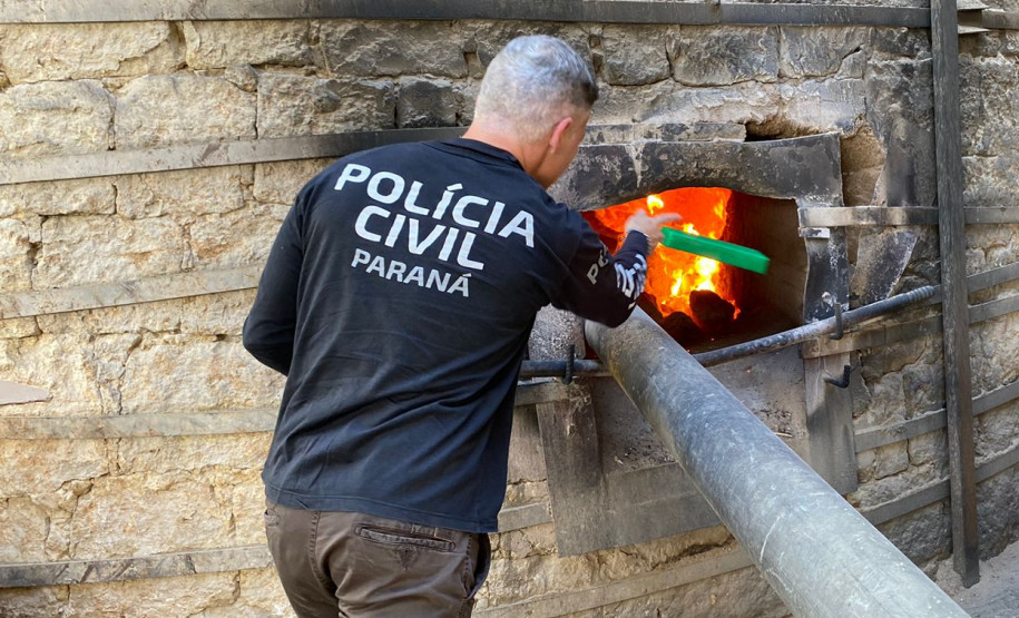 PCPR incinera cerca de 20 quilos de drogas em Almirante Tamandaré