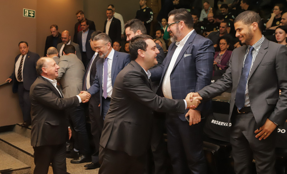 Governador comemora avanços na segurança pública em entrega de homenagens da Polícia Civil