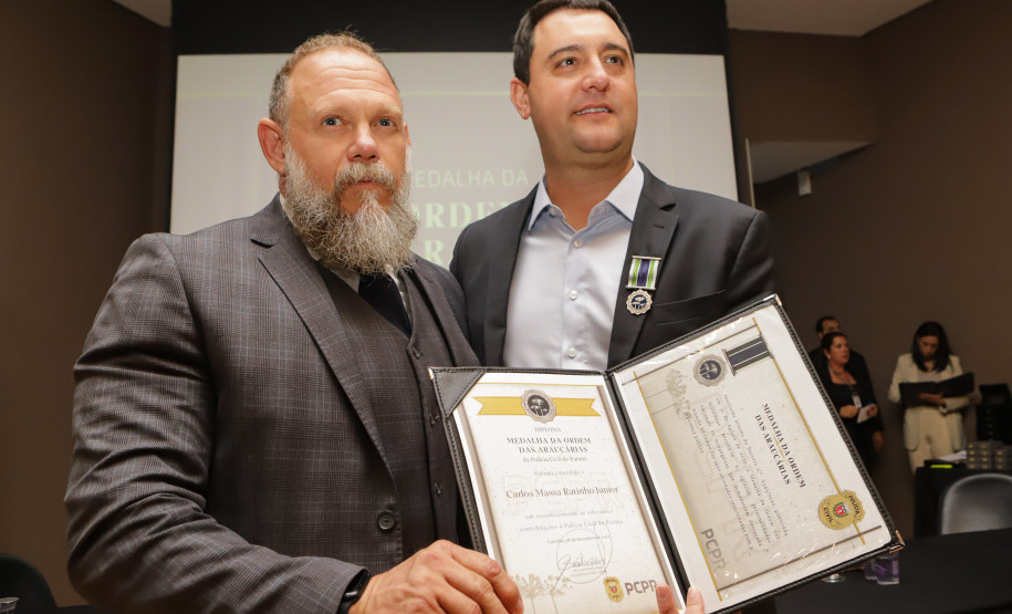 Governador comemora avanços na segurança pública em entrega de homenagens da Polícia Civil