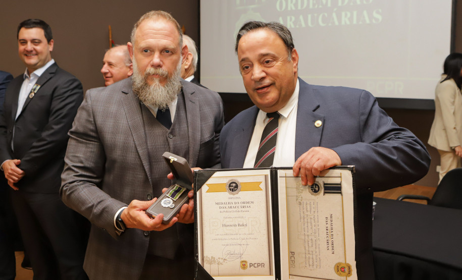 Governador comemora avanços na segurança pública em entrega de homenagens da Polícia Civil