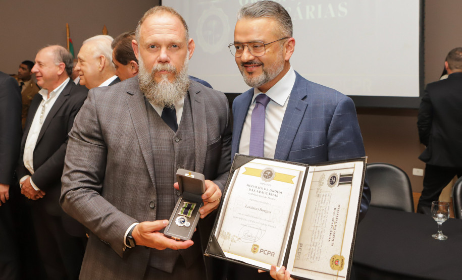 Governador comemora avanços na segurança pública em entrega de homenagens da Polícia Civil