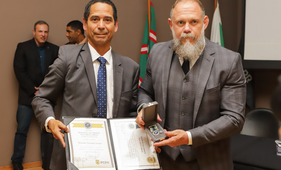 Governador comemora avanços na segurança pública em entrega de homenagens da Polícia Civil