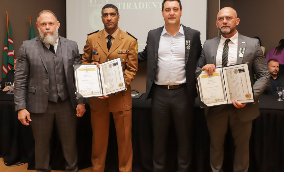 Governador comemora avanços na segurança pública em entrega de homenagens da Polícia Civil