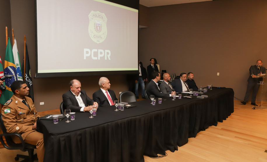 Governador comemora avanços na segurança pública em entrega de homenagens da Polícia Civil