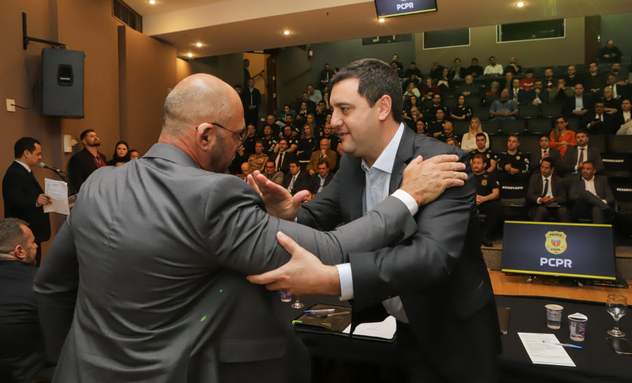 Governador comemora avanços na segurança pública em entrega de homenagens da Polícia Civil