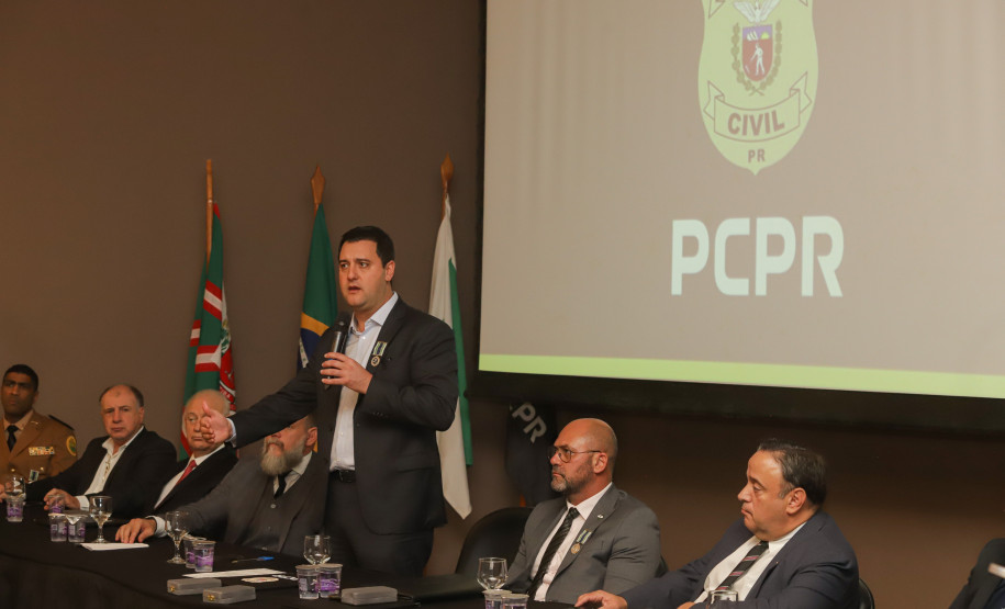 Governador comemora avanços na segurança pública em entrega de homenagens da Polícia Civil