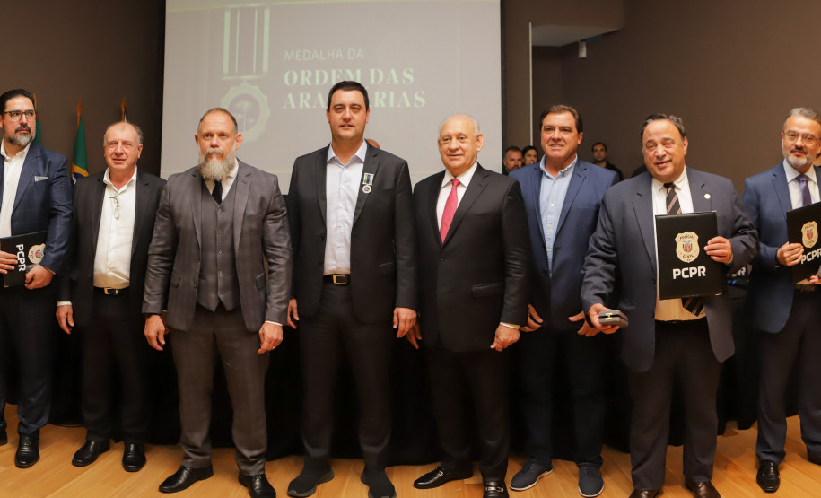 Governador comemora avanços na segurança pública em entrega de homenagens da Polícia Civil