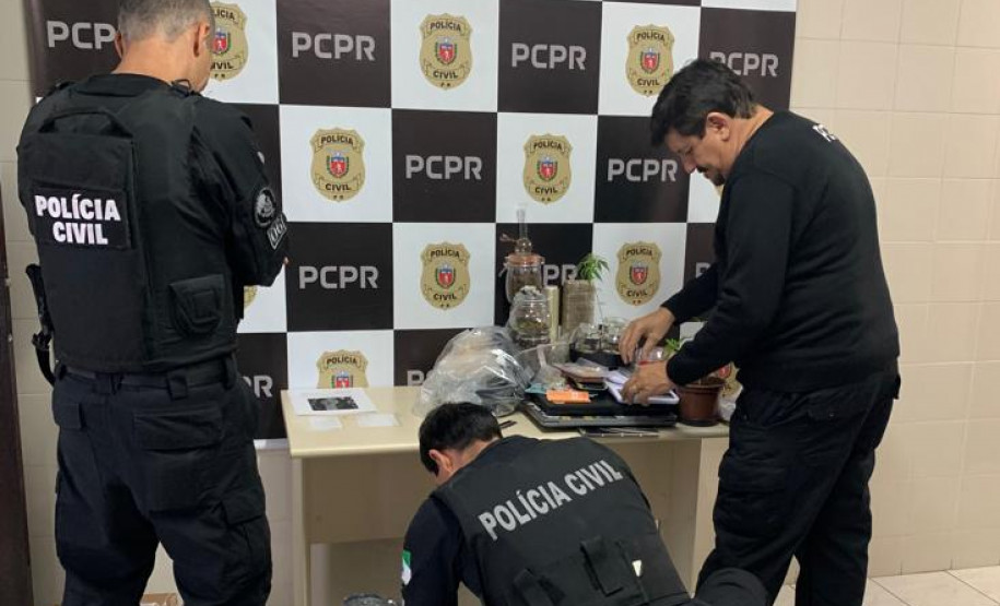 PCPR e PMPR prendem quatro pessoas por tráfico de drogas em Curitiba