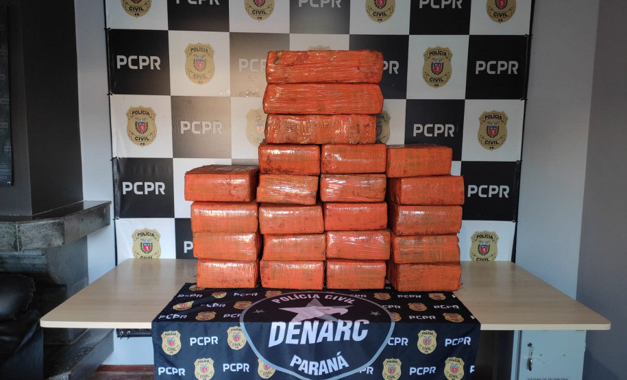 PCPR prende mulher e apreende 434 quilos de maconha em Cascavel