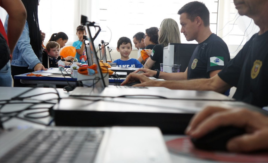 PCPR confecciona mais de 400 carteiras de identidade durante PCPR na Comunidade em Colombo