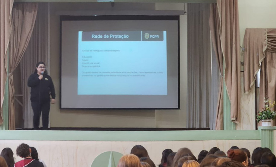 PCPR orienta 450 adolescentes sobre crimes virtuais em Santa Felicidade